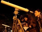 Vì sao phải ngắm sao bằng ống nhòm và kính thiên văn?